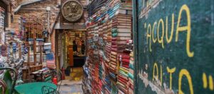 Acqua Alta bookshop in Venice: discovering one of the most beautiful ...